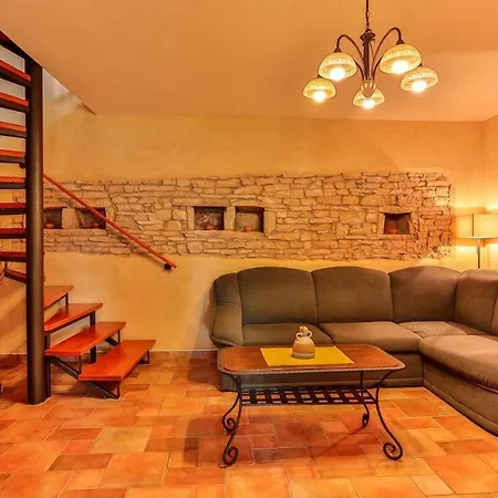 Edera Villa Jursici