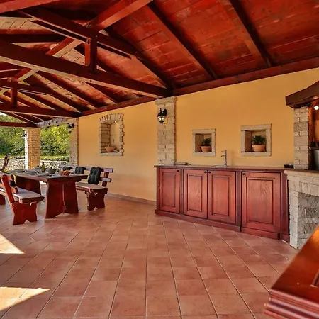 Edera Villa